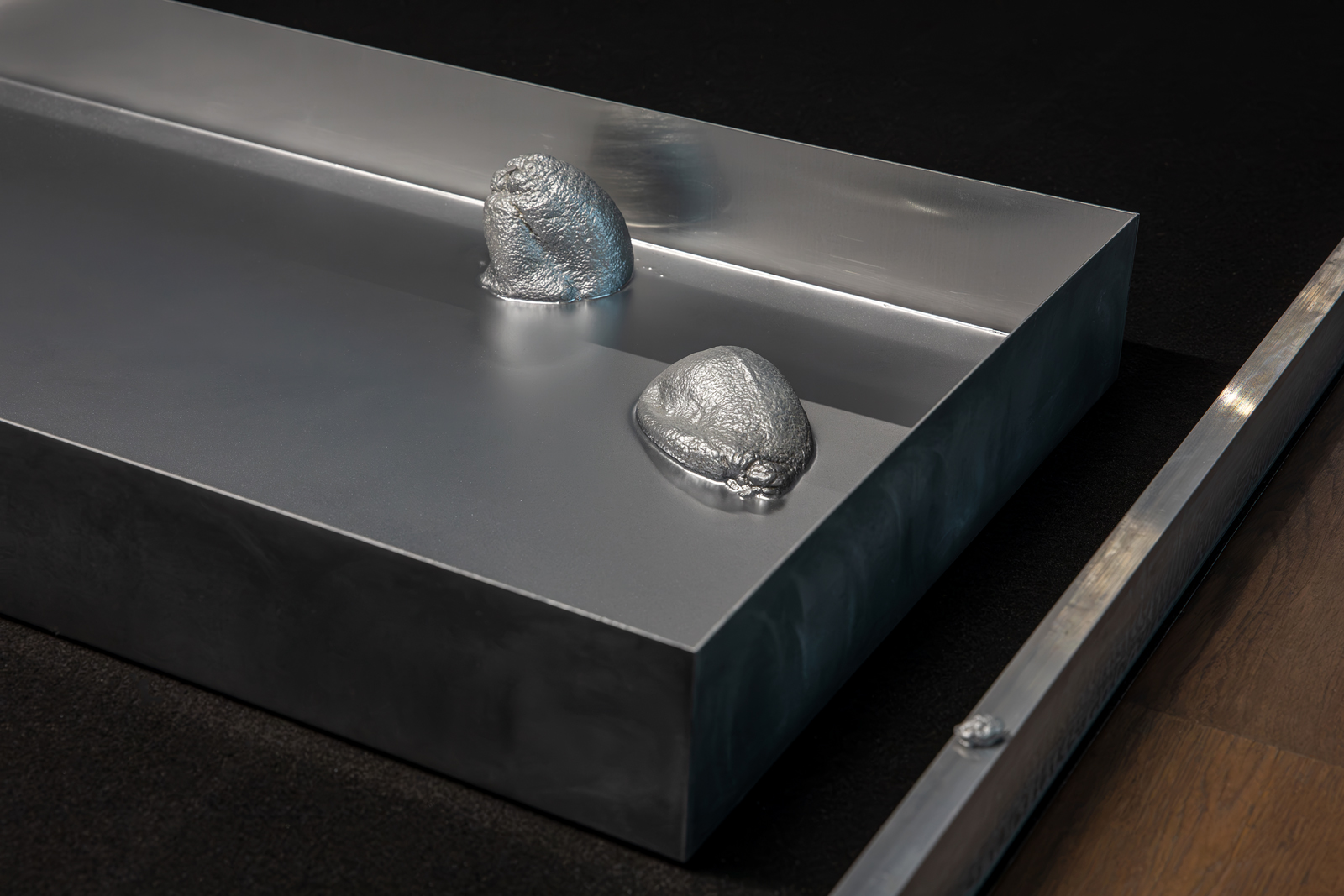Metallskulptur med citroner